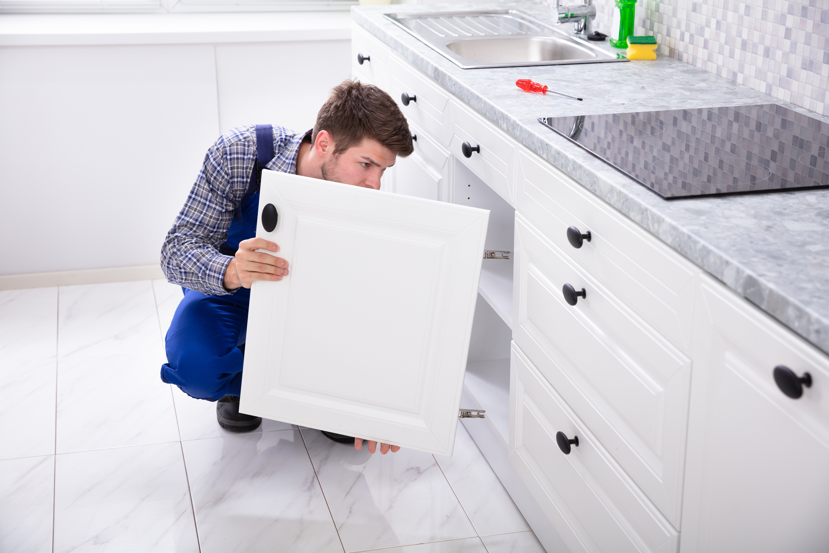 Your Guide to Replacing Cabinet Hinges